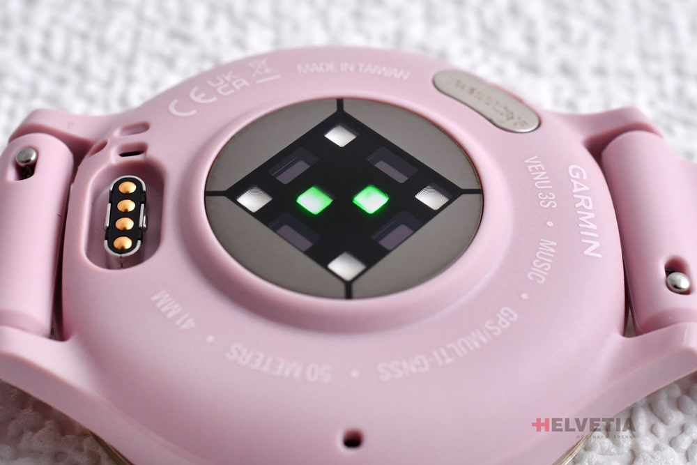 Pohled na hodinky ze zadní strany